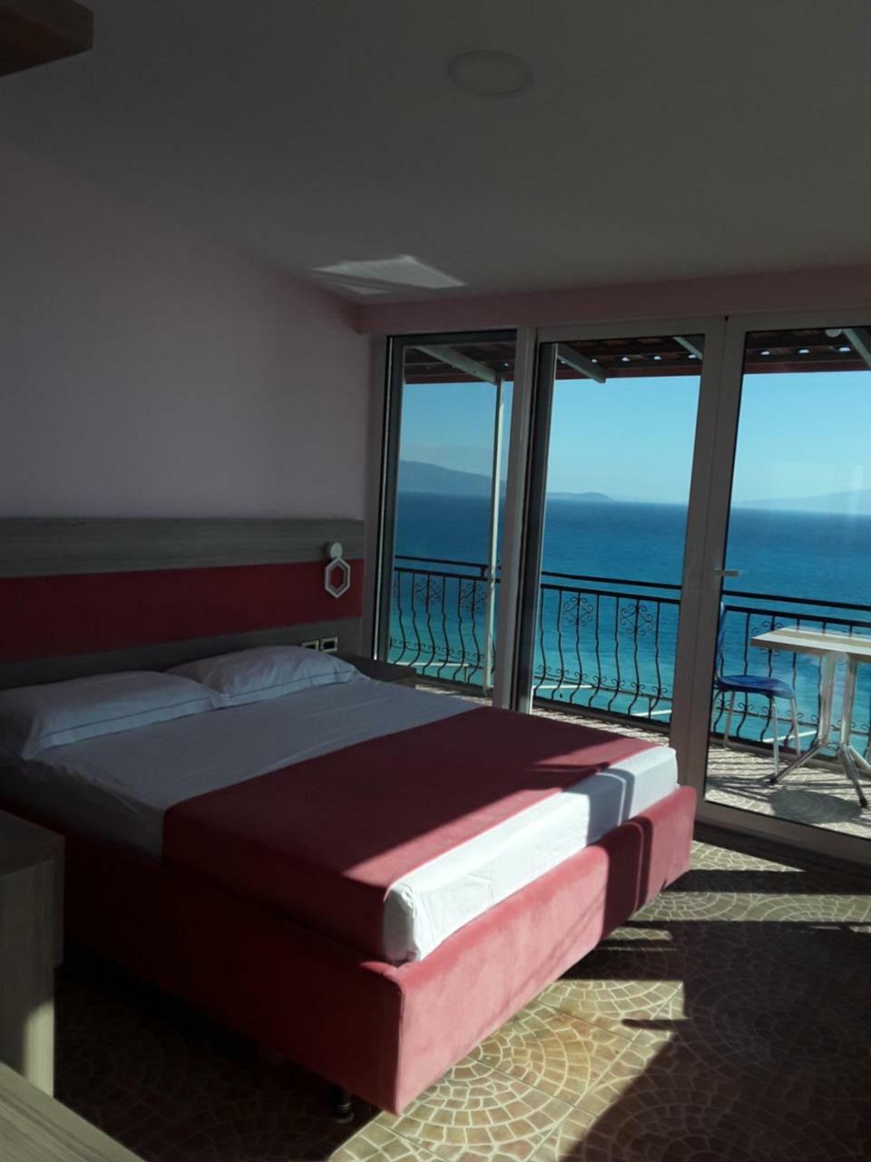 Odhisea Hotel Restaurant Qeparo Exterior photo